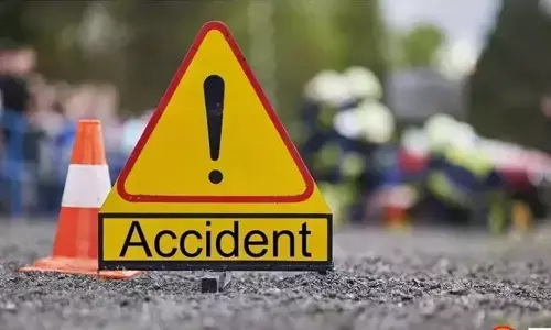 లారీ, ట్రాక్టర్ ఢీ.. వ్యక్తికి తీవ్ర గాయాలు