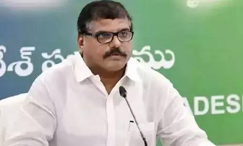 టెన్త్‌లో మంచి మార్కులు సాధించిన విద్యార్థులకు లక్ష రూపాయలు అందిస్తాం: మంత్రి బొత్స