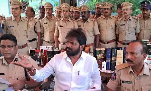 అక్రమంగా మద్యం రవాణా చేస్తే కఠిన చర్యలు: మంత్రి శ్రీనివాస్ గౌడ్