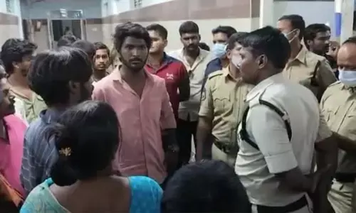 ఆసుపత్రిపై దాడి ఘటనలో మృతుడి బంధువులపై కేసు నమోదు