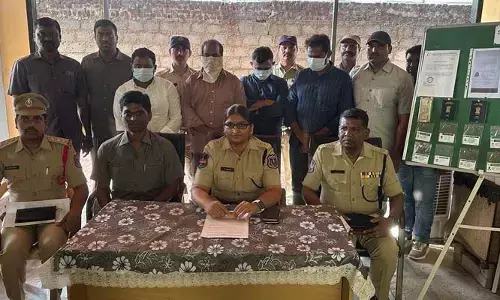 నకిలీ వీసా రాకెట్ ముఠా గుట్టు రట్టు..  నలుగురి అరెస్ట్