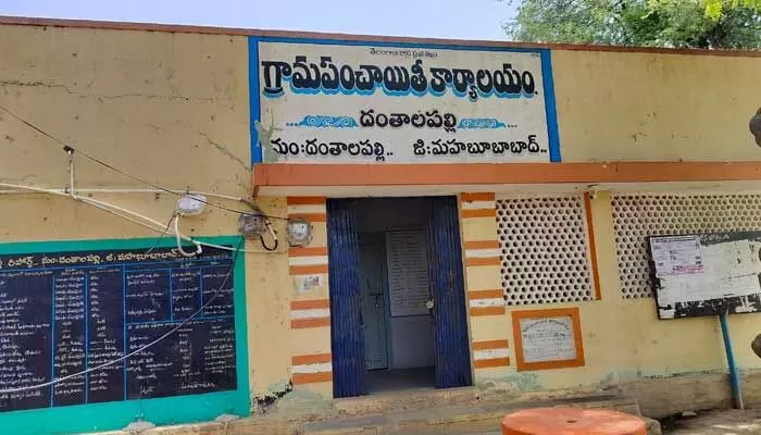 పని భారం.. పైసలు దూరం.. పని భారం.. పైసలు దూరం..