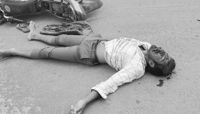 అధికారుల, ప్రజాప్రతినిధుల నిర్లక్ష్యం.. వాహనదారులకు ప్రాణ సంకటం.. అధికారుల, ప్రజాప్రతినిధుల నిర్లక్ష్యం.. వాహనదారులకు ప్రాణ సంకటం..