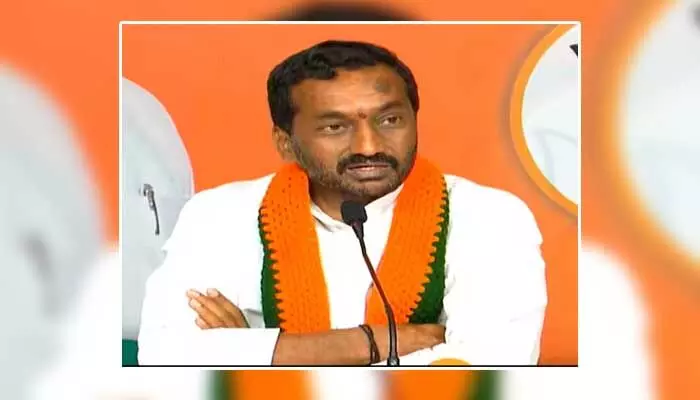 క్రమశిక్షణ గల కార్యకర్తగా పనిచేస్తా.. కొత్త అధ్యక్షుడి ప్రచారంపై రఘునందన్ హాట్ కామెంట్స్ క్రమశిక్షణ గల కార్యకర్తగా పనిచేస్తా.. కొత్త అధ్యక్షుడి ప్రచారంపై రఘునందన్ హాట్ కామెంట్స్