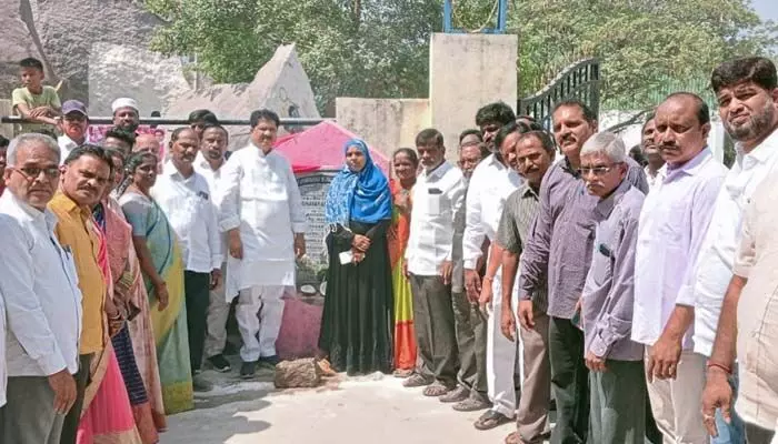 రూ. 1.60 కోట్ల అభివృద్ధి పనులకు ఎమ్మెల్యే మాధవరం శంకుస్థాపన రూ. 1.60 కోట్ల అభివృద్ధి పనులకు ఎమ్మెల్యే మాధవరం శంకుస్థాపన