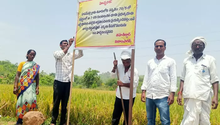 హసన్ పల్లిలో సర్కారు భూమి కబ్జాకు యత్నం