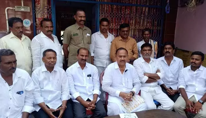 MLA Raghurami Reddy: ఒంటరిగా పోటీ చేసే సత్తా చంద్రబాబుకు ఉందా? MLA Raghurami Reddy: ఒంటరిగా పోటీ చేసే సత్తా చంద్రబాబుకు ఉందా?