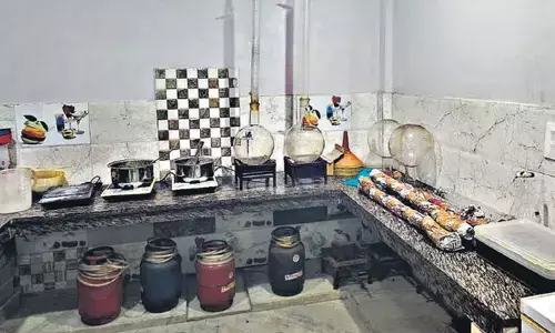 డ్రగ్ ల్యాబ్‌లో ₹200-కోట్ల విలువైన మెత్‌ స్వాధీనం