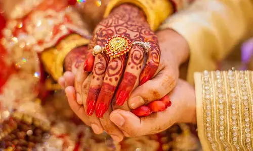 వెరైటీ పెళ్లి కార్డ్.. చూసి ఆశ్చర్యపోతున్న జనాలు ఎందుకో తెలుసా!