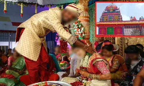కులాంతర వివాహం.. కుల బహిష్కరణ చేసిన పెద్దలు