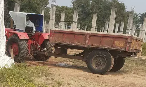 ఆకేరు.. చీకటిలో హుష్ కాకి..