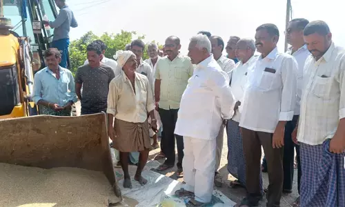 ధాన్యం కొనగోలులో అధికారుల సమన్వయ లోపం : ఎమ్మెల్సీ జీవన్ రెడ్డి