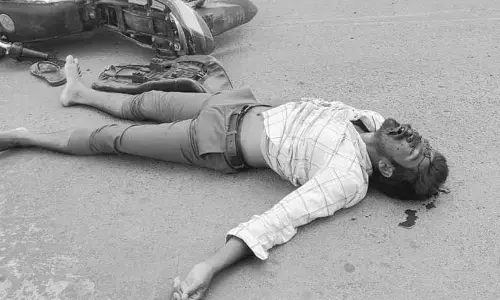 అధికారుల, ప్రజాప్రతినిధుల నిర్లక్ష్యం.. వాహనదారులకు ప్రాణ సంకటం..