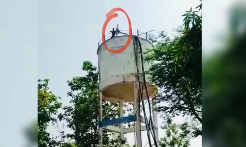 వాటర్ ట్యాంక్ ఎక్కి రైతు హల్..చల్