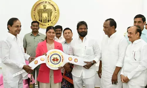నిఖత్ జరీన్ కు రూ.2 కోట్లు ప్రకటించిన కేసీఆర్