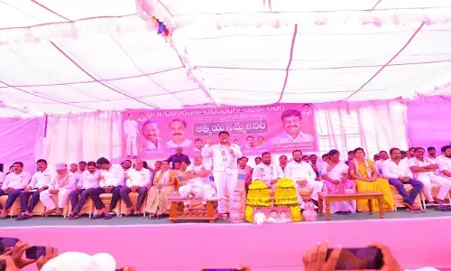 గజం జాగా ముట్టలే.. ఒక్క రూపాయి అడగలే: ఎమ్మెల్యే నన్నపునేని నరేందర్