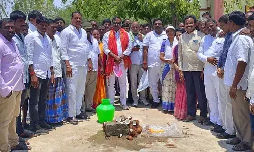 పలు అభివృద్ధి పనులకు శంకుస్థాపన చేసిన ఎమ్మెల్యే ఆల