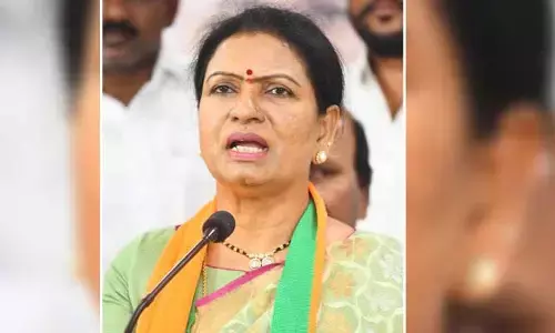 బండి సంజయ్‌ను అభినందించిన డీకే అరుణ