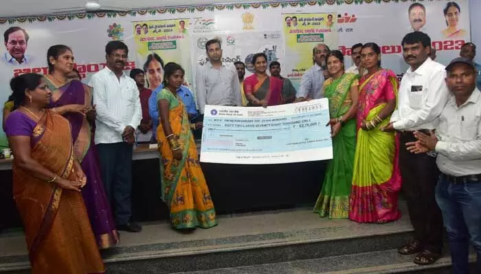 వంటింటి నుంచి మొదలై ఉత్పత్తుల తయారికి అడుగులు.. వంటింటి నుంచి మొదలై ఉత్పత్తుల తయారికి అడుగులు..