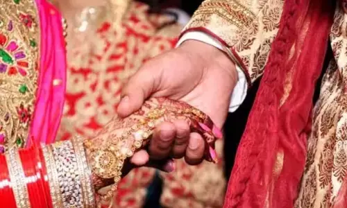 యువతి పెళ్లి జరుగుతుండగా మాజీ ప్రియుడి ఎంట్రీ.. మండపం పైకి ఎక్కి ఏం చేశాడంటే?