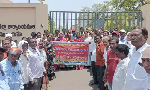 ప్రభుత్వం గౌరవ వేతనమివ్వాలి..