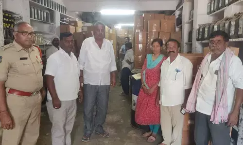 నకిలీ విత్తనాలు తయారు చేస్తున్న వ్యాపారి గుట్టురట్టు