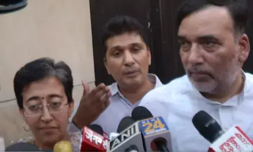 ఢిల్లీ లెఫ్టినెంట్ గవర్నర్ ఆఫీస్ ఎదుట ఆప్ మంత్రుల నిరసన
