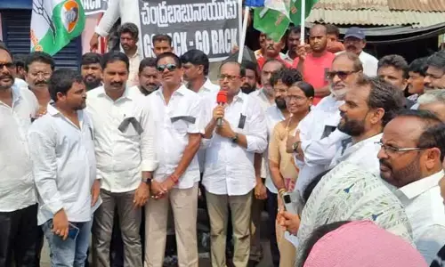 YCP: అనకాపల్లిలో మానవహారం.. గో బ్యాక్ చంద్రబాబు అంటూ నినాదాలు