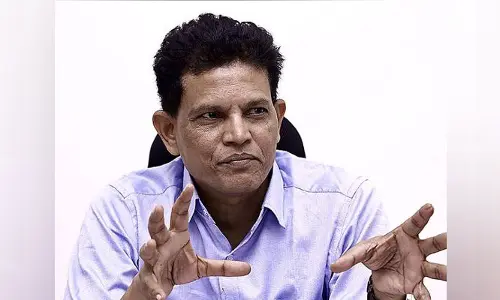 నీళ్ల కోసం రోడ్లపైకే రావడమే లేదంటిరి.. మరి ఇదేంటి?: బీఆర్ఎస్ ప్రభుత్వంపై ఆకునూరి మురళి ఫైర్