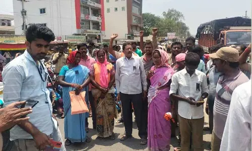 కమిషనర్ ను కార్మికులు ను దుర్భాషలాడిన బీఆర్ఎస్ లీడర్...