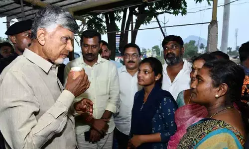 Anakapalli: చంద్రబాబు పర్యటనలో ఆసక్తికర ఘటన