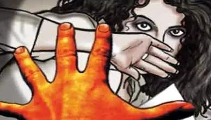 అర్ధరాత్రి గుంతలో మహిళను నగ్నంగా కూర్చొమన్న మాంత్రికుడు.. ఆపై కోరిక తీర్చుకునే క్రమంలో.. అర్ధరాత్రి గుంతలో మహిళను నగ్నంగా కూర్చొమన్న మాంత్రికుడు.. ఆపై కోరిక తీర్చుకునే క్రమంలో..