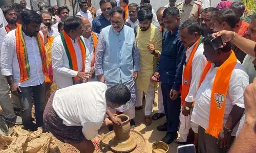 చేనేత రంగాన్ని కాపాడుకుందాం: కేంద్ర మంత్రి మహేంద్రనాథ్ పాండే