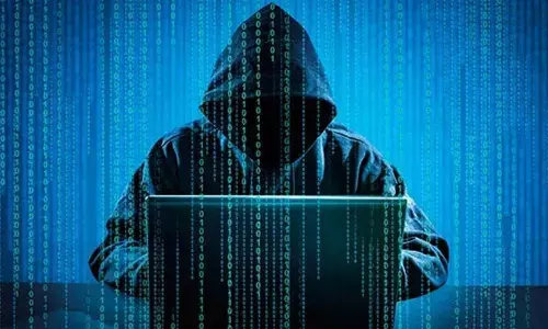 న్యూడ్ వీడియోలతో.. కుచ్చుటోపి