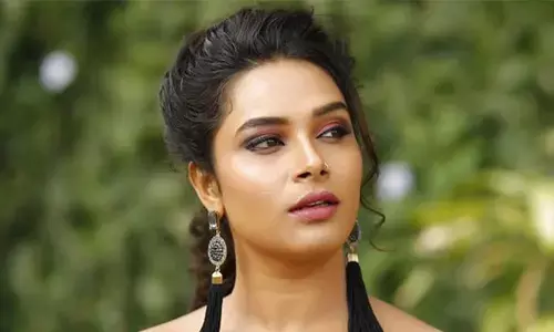 పొట్టి దుస్తుల్లో హరితేజ స్కిన్ షో.. బోల్డ్ లుక్స్‌తో షాక్ ఇస్తుందిగా..