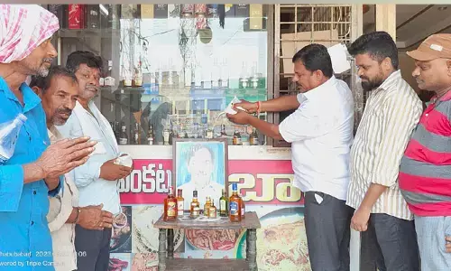 బార్ షాపుల దేవుడు.. కేసీఆర్