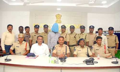 చదివింది ఎమ్మెస్సీ కంప్యూటర్ సైన్స్.. కానీ చేసేది ఏ పనో తెలుసా..