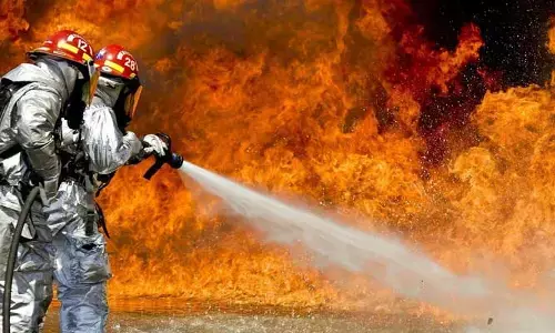 బ్రేకింగ్: కోఠిలో అగ్ని ప్రమాదం.. షాపుల్లో ఒక్కసారిగా చెలరేగిన మంటలు
