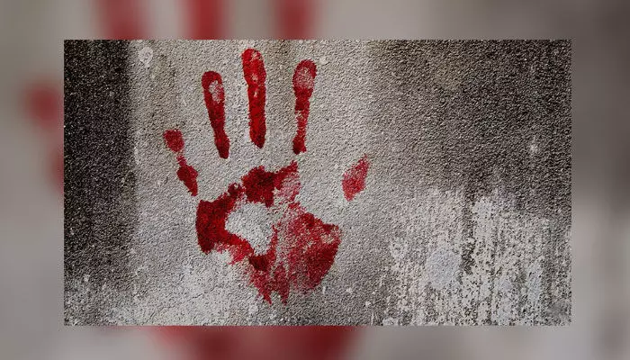 బీర్ సీసాతో గొంతు కోసి యువకుడు దారుణ హత్య బీర్ సీసాతో గొంతు కోసి యువకుడు దారుణ హత్య