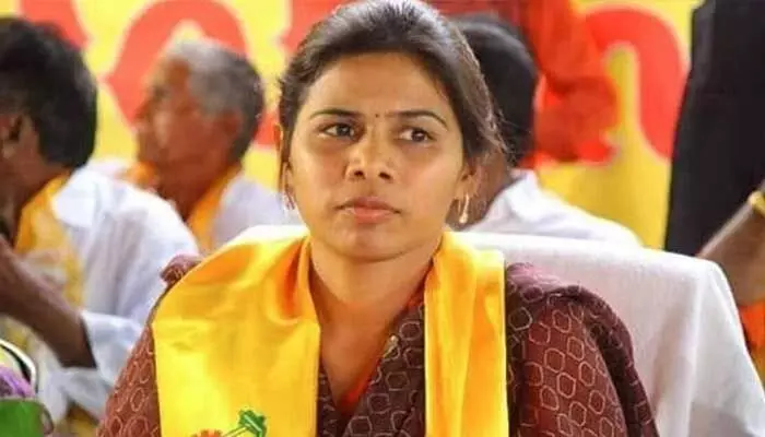 Kurnool: అఖిలప్రియకు కష్టకాలం.. ఈసారి టికెట్ డౌటే..! Kurnool: అఖిలప్రియకు కష్టకాలం.. ఈసారి టికెట్ డౌటే..!