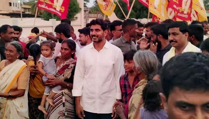 Nara Lokesh: ఆరోగ్య శ్రీని అనారోగ్య శ్రీగా మార్చిన బిల్డప్ బాబాయి జగన్ Nara Lokesh: ఆరోగ్య శ్రీని అనారోగ్య శ్రీగా మార్చిన బిల్డప్ బాబాయి జగన్