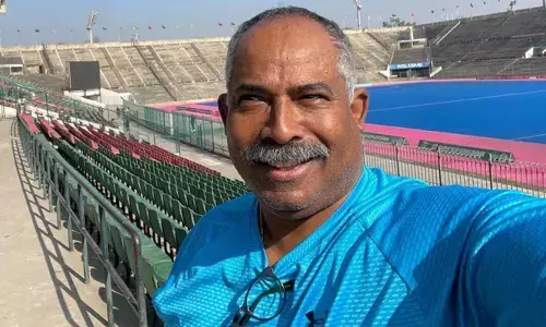 12 నెలలుగా జీతం ఇస్తలేరని పాకిస్థాన్ హెడ్ కోచ్ రాజీనామా