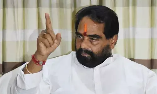 మీరేమైనా సీబీఐ చీఫా?.. మీడియాపై తమ్మినేని సీతారాం సీరియస్