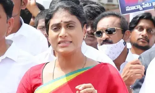 దళితబంధు అక్రమాలు వెలుగులోకి తెస్తే దాడులా?