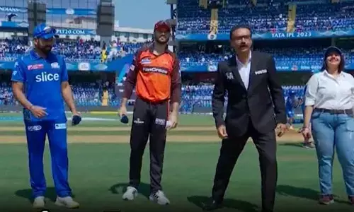 టాస్ గెలిచి బౌలింగ్ ఎంచుకున్న ముంబై