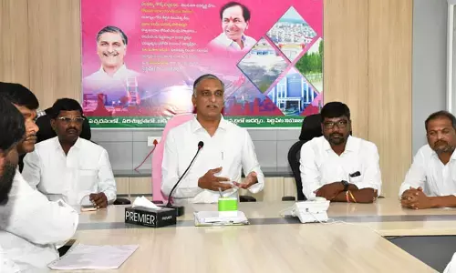 ప్రభుత్వ అభివృద్ధి పనులను ఇంటింటికీ తెలపాలి : మంత్రి హరీష్ రావు