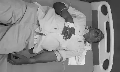 వడ్ల కొనుగోలు కేంద్రంలో.. రైతుపై దాడి