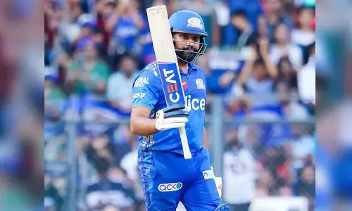 కీలక మ్యాచ్ లో హిట్ మ్యాన్ హాఫ్ సెంచరీ