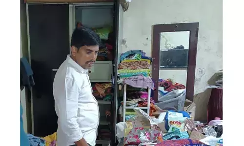 ఇంటి తాళాలు పగులగొట్టి చోరీ..