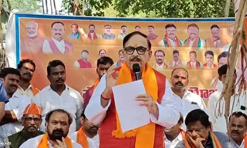 కేంద్రం నిధులు పక్కదారి పట్టిస్తున్న రాష్ట్ర ప్రభుత్వం: కేంద్ర మంత్రి మహేంద్ర నాథ్ పాండే